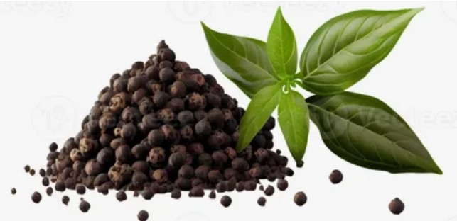 горсть перца горошком на фоне денег