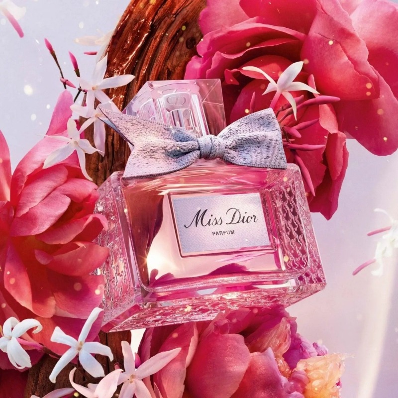 Купить CHRISTIAN DIOR MISS DIOR PARFUM - на Parfumer.kg c доставкой и гарантией по выгодной цене. Элитная парфюмерия в Бишкеке.