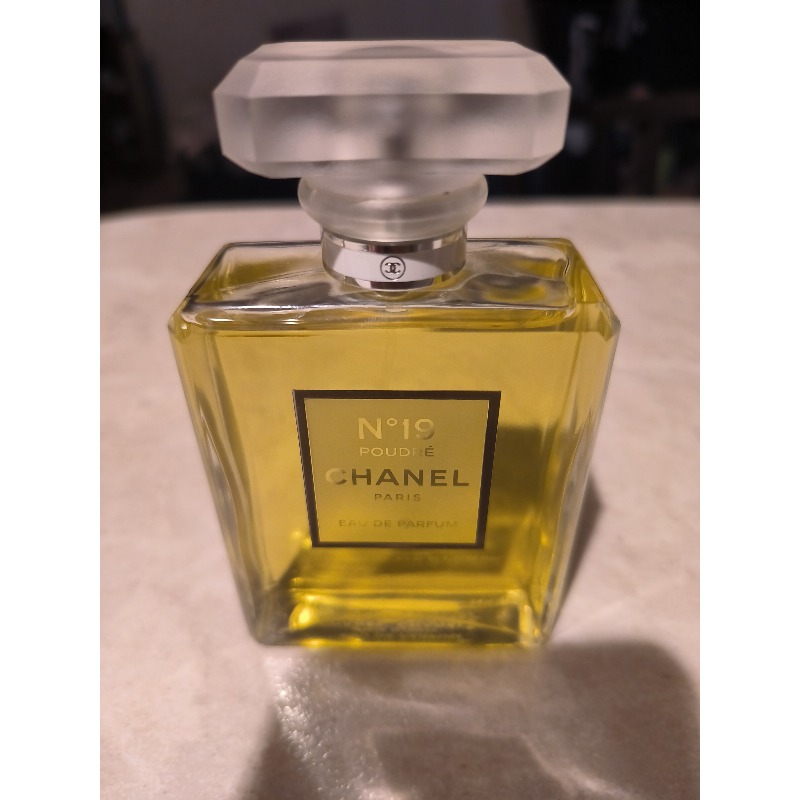 Chanel №19 Poudre - купить женские духи, цены от 510 р. за 2 мл