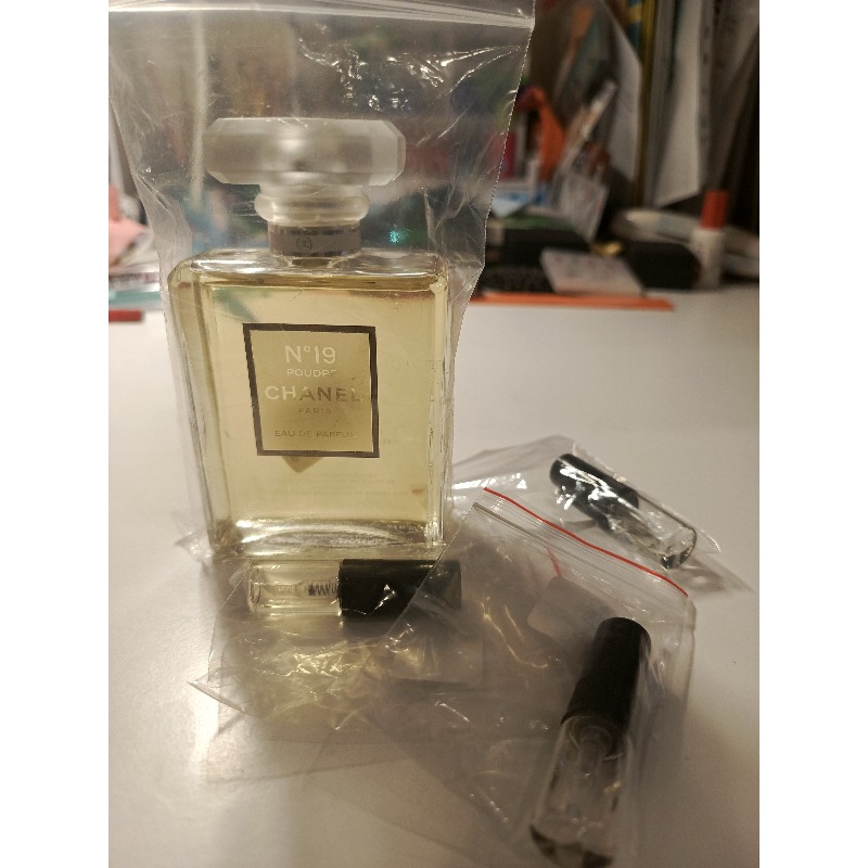 Chanel №19 Poudre - купить женские духи, цены от 510 р. за 2 мл