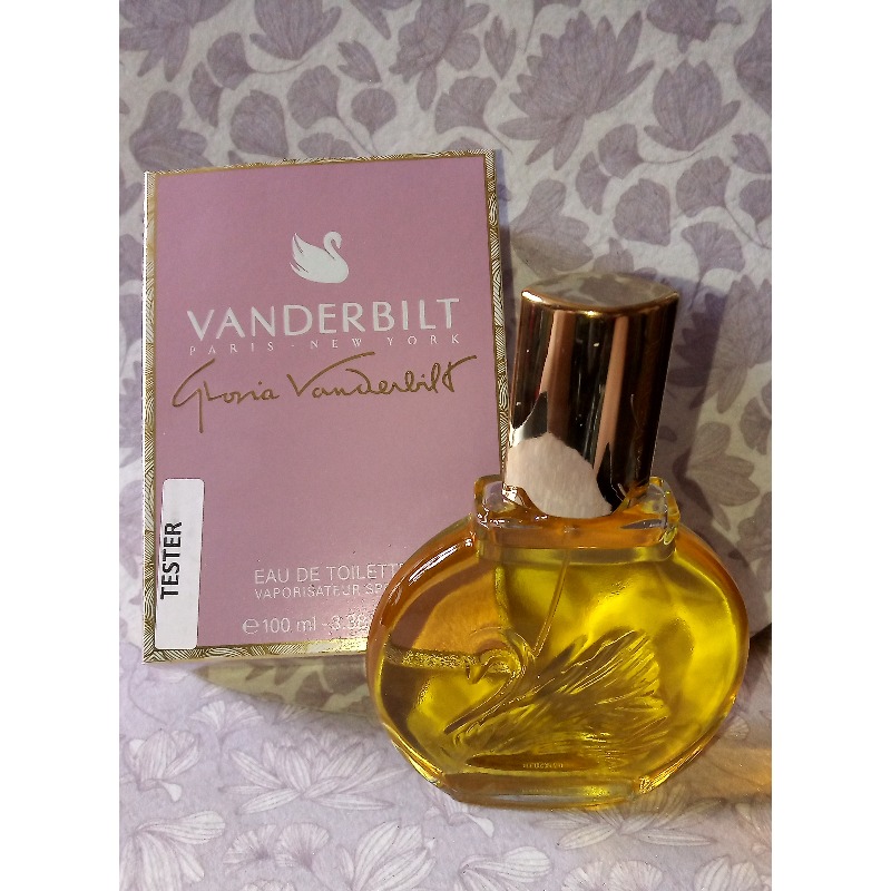 the world of gloria vanderbilt
