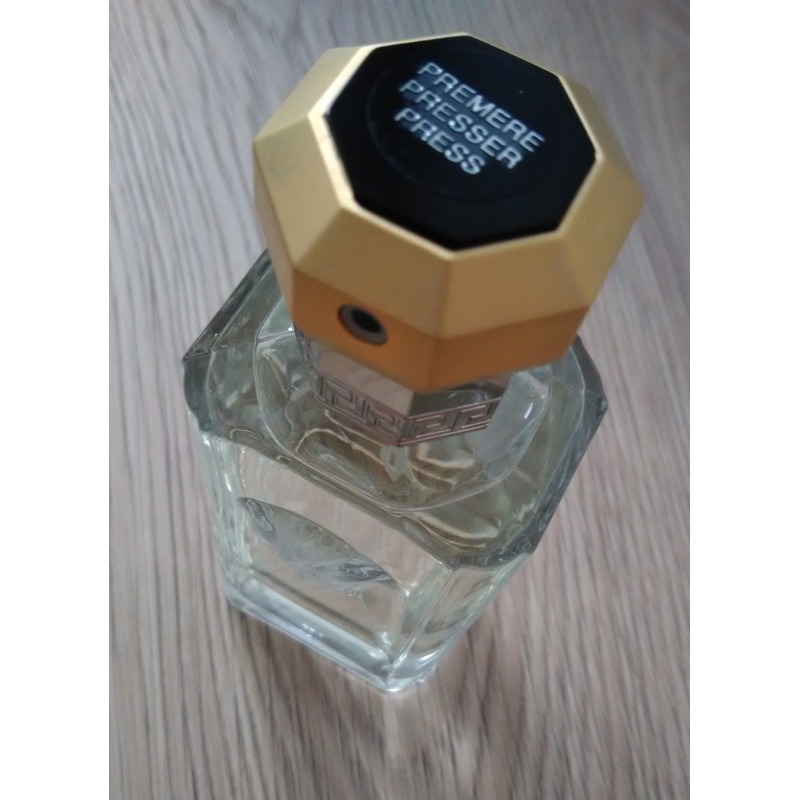 Versace sales the dreamer