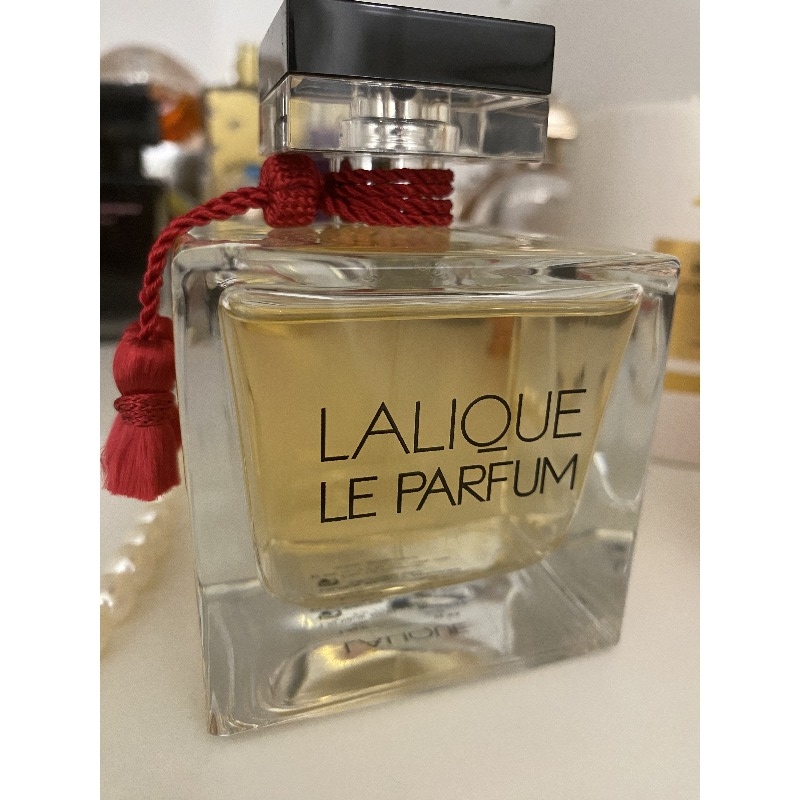 Ле парфюм купить. Лалик Ле Парфюм. Lalique le Parfum крем для тела. Ле Парфюм Ухта. Lalique le Parfum реклама.