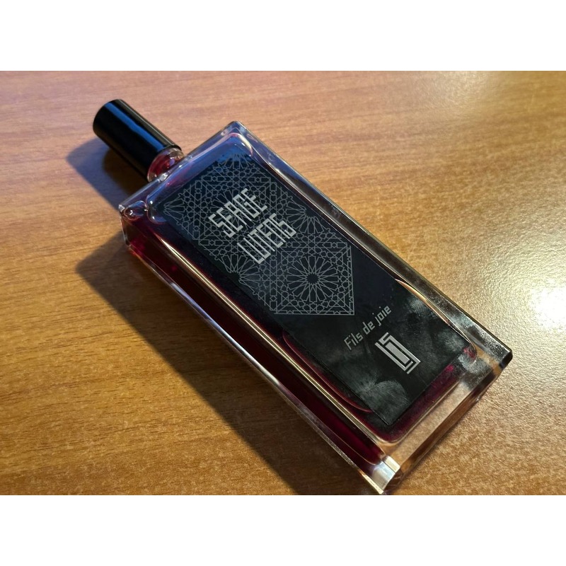 Serge Lutens Fils de Joie - купить духи, цены от 640 р. за 2 мл