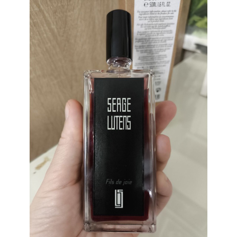 Serge Lutens Fils de Joie - купить духи, цены от 640 р. за 2 мл